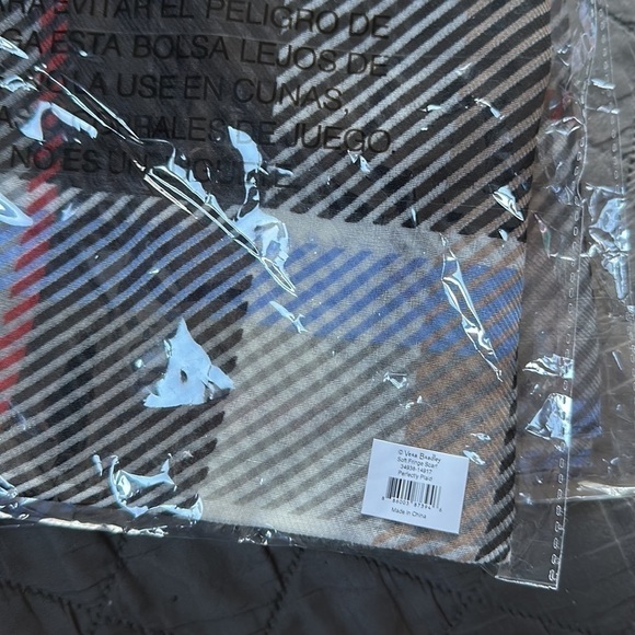 Vera Bradley NWT perfectly plaid soft fringe scarf - Picture 3 of 3